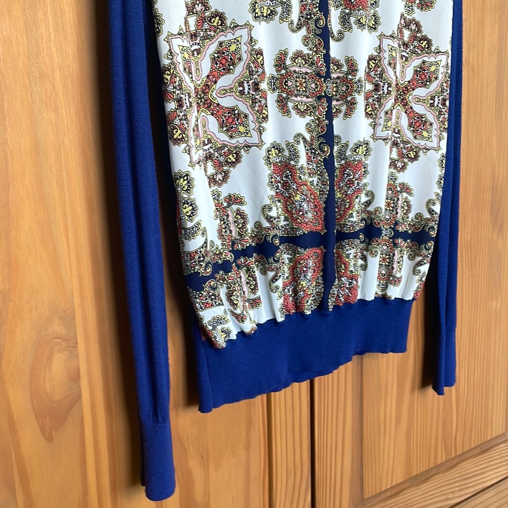 *SOLD* Sweater, Lightweight - Picture 4 of 8
